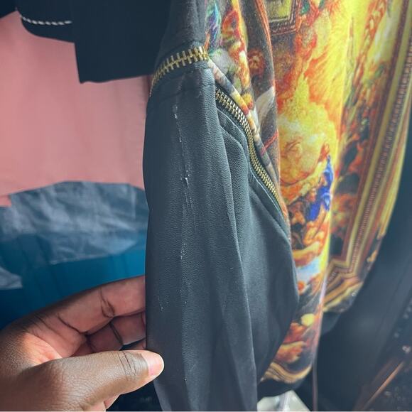 Hudson Renaissance Painting Sweater - Picture 9 of 9